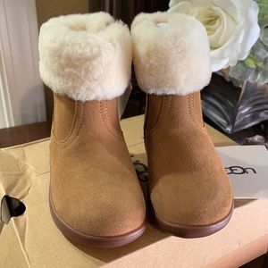 Ugg size 7 toddler